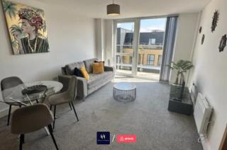 Salford Corporate Stays Balcony WiFi Sleeps 5 - 9