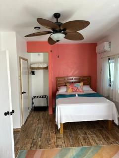 Entire Waterfront Getaway - Black River, Salt Spring, Jamaica - Black River - 4