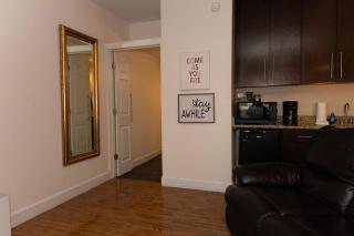 King Bed Studio Walk to Downtown Parking - Eureka Springs - 7