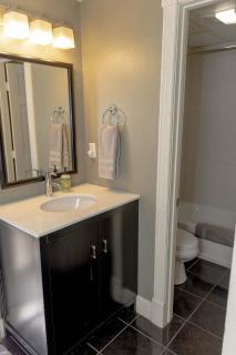 King Bed Studio Walk to Downtown Parking - Eureka Springs - 4