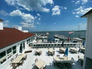 Tavern on the Bay Hotel - Frank Sinatra Suite - Somers Point - 2
