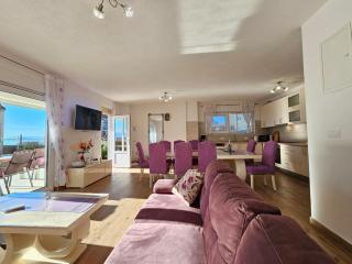 Modern villa with jacuzzi, beautiful sea view, near Split! Villa 36A - Podstrana - 8
