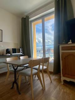 Établissement 3 étoiles avec ASCENSEUR, 3 appartements lumineux vue port avec balcon, 200m de la mer, Wifi Fibre, tous service inclus - Dieppe - 2