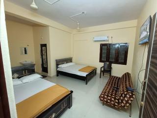 R K Lodge & Mini Function Hall - - 2