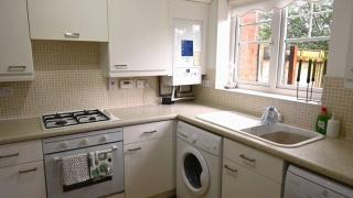 Near Everton & Anfield Free Off-street Parking - Liverpool - 1
