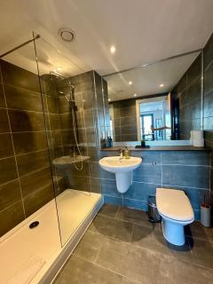 City centre, Top floor apartment, Two balconies - Manchester - 9