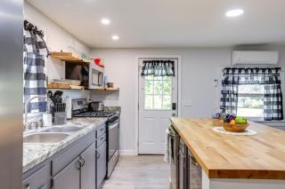 Charming Watkins Glen Home with Yard! - Watkins Glen - 3