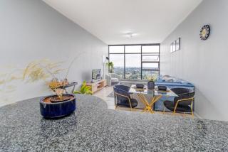 Skyline Hideout XL King Bed FREE Parking Views - Edenvale - 6