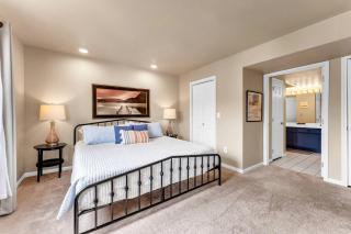 Indoor Pool/Hot tub, Pickleball, Golf and Lake! - 2