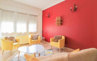 Au Pied De La Butte - 8