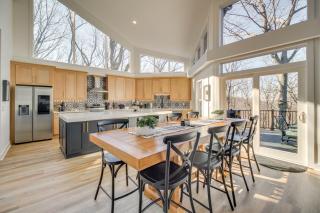 3 Mi to Winery Jasper Mountain Chalet with Hot Tub! - Jasper - 9