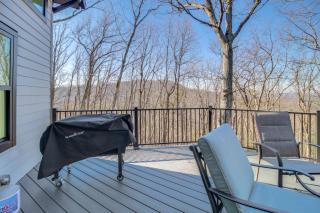 3 Mi to Winery: Jasper Mountain Chalet w/ Hot Tub! - 3