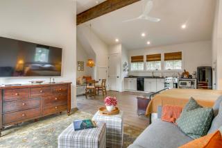 Modern Mountain-View Gem with Deck in Glenville - Glenville - 4