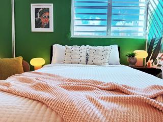 Stunning 2BR Home w Parking - Walk to Beach! - San Juan - 5