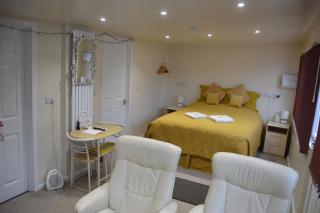 Detached Romantic Studio. - - 1