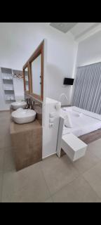 Blue Summer Luxury Suites - Kourouta - 9