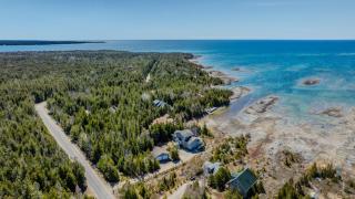 Driftwood Luxe Lakefront Retreat - Tobermory - Tobermory - 8