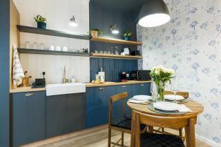 Victorian Blue Studio - Stylish Old Town Stay - Braşov - 9