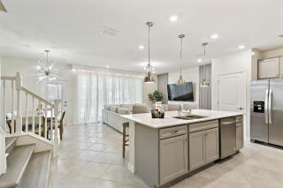 16077 Five-Bedroom Home with Private Pool at Windsor Cay - 7