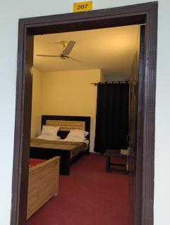 Kunhar Sarai Hotel Balakot - 1 MASTER & 1 TWIN BED ROOM - Bālākot - 8