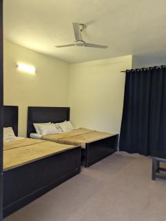 Kunhar Sarai Hotel Balakot with 2 MASTER BEDS in ONE ROOM - Batkarar - 8