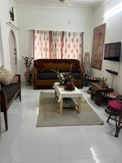 2BR Dhakuria Apartment - Dev's Corner - 5