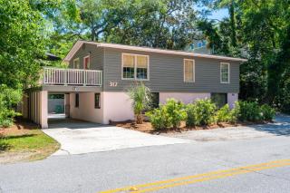 Pet Friendly Folly Vacation Three Bedroom Cottage 317 East - Folly Beach - 0