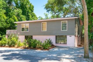 Pet Friendly Folly Vacation Three Bedroom Cottage 317 East - Folly Beach - 9
