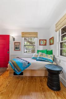 Folly Vacation Vintage Cottage with Private Dock Pet Friendly - Folly Beach - 2