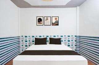 Hotel O Golden bird - Noida - 1