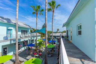 NEW! Stay ON Flagler Avenue! Charming Condo with Kitchen, Parking and Courtyard! - New Smyrna Beach - 5