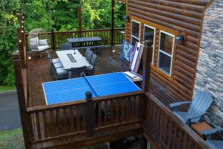 Indoor Pool, Ping pong, Karaoke, Theater, Hot tub - 9