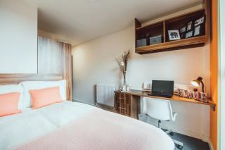 Minimalist Ensuites at Lomax Halls in Stoke on Trent For Students Only - Stoke on Trent - 4