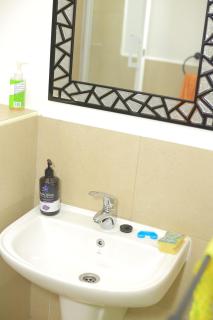 Bree's Lake Shore Apartment Entebbe - Entebbe - 5