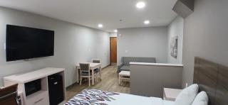 Red Roof Inn & Suites Euless - DFW Airport Southwest - Euless - 3