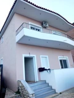 Seaside retreat with garden view - 3