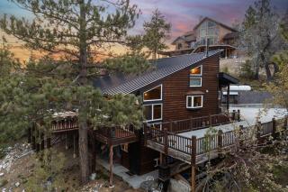 Scenic Big Bear Stay: Views Games Fireplace Near Snow Summit Village - Fawnskin - 9