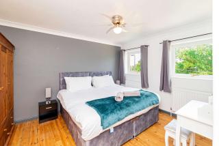 Spacious 3 Bedroom Home with Parking & Garden - - 7