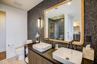25th Floor 1BR Condo on Rainey St - Rooftop Pool - Austin - 3