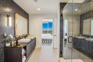 25th Floor 1BR Condo on Rainey St - Rooftop Pool - Austin - 2