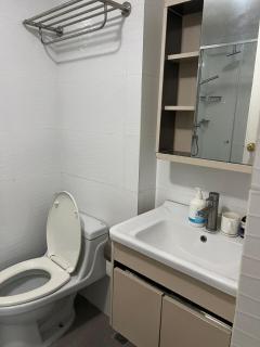 Bi-level newly renovated condo - Manila - 8