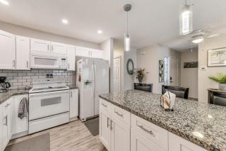 3 Mi to Englewood Beach Cozy Duplex with Lanai! - Englewood - 1