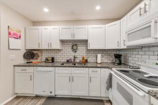 3 Mi to Englewood Beach Cozy Duplex with Lanai! - Englewood - 2