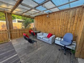 Secluded 4-Bedroom Bungalow - Mill Hill - 3