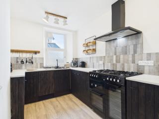 Devon Beach Apartment - 4Beds - Sleeps 6 - Hot Tub - Westward Ho! - 6