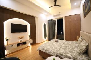Krisvi Studios Cozy Staycation in Greater Noida - Ghaziabad - 5