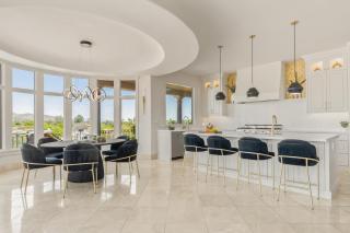 Luxury Desert Estate Pool Theater and Minutes from Old Town - Phoenix - 4