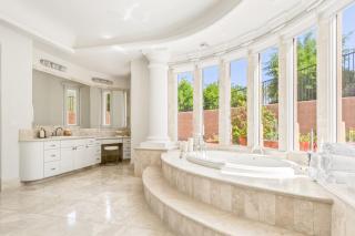 Luxury Desert Estate Pool Theater and Minutes from Old Town - Phoenix - 1