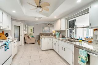 Walk to Park and Marina Waterfront Cape Coral Home! - Cape Coral - 6