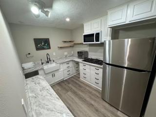 Modern 2BR Apt • Family-Friendly Stay - - 6